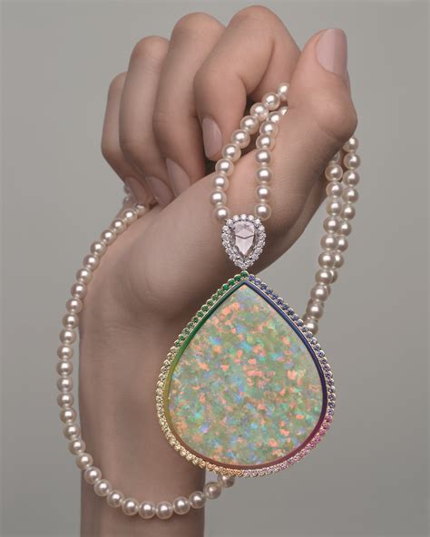 A Look At The New Dior Et Moi High Jewelry Collection .